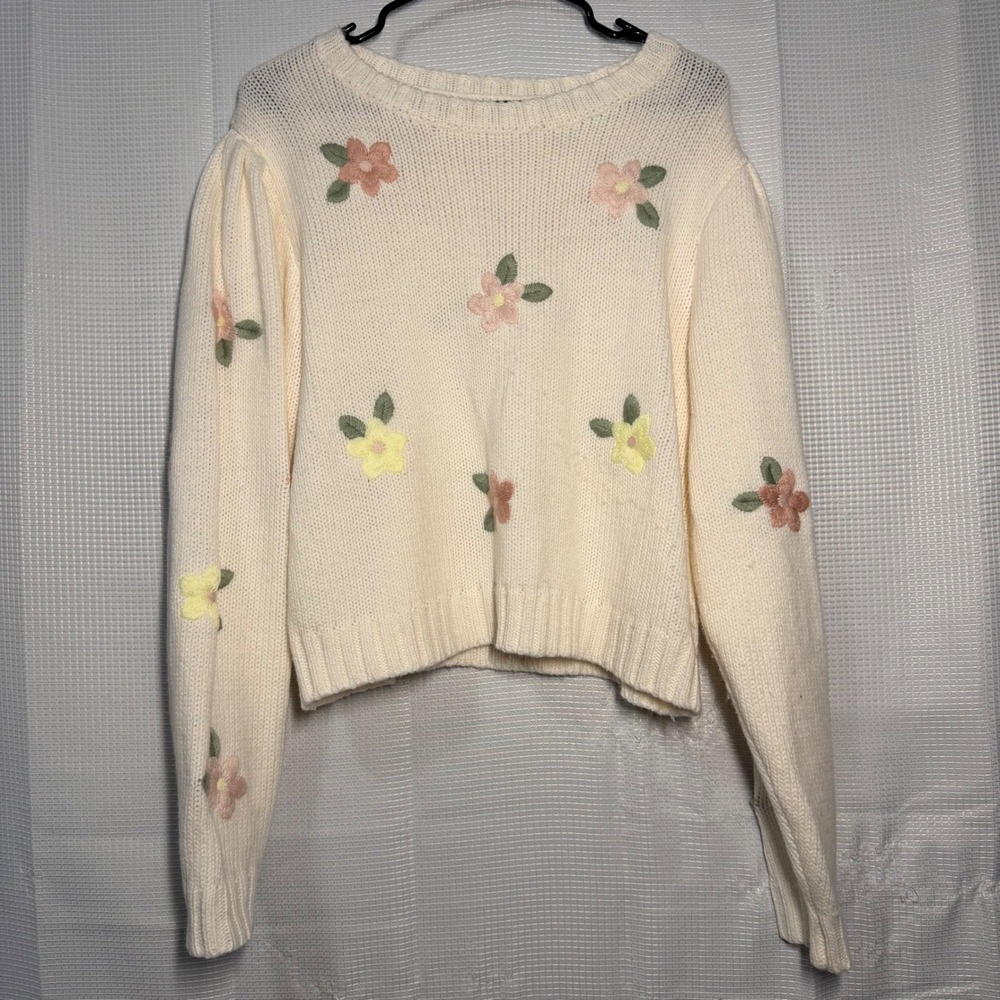 Mi Ami for Francesca's Floral Embroidered Sweater Medium Cream Cropped Knit
